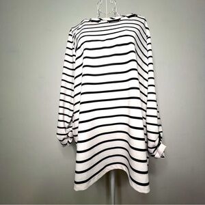 Rafaella black& white striped top w/long sleeves, Sz L.